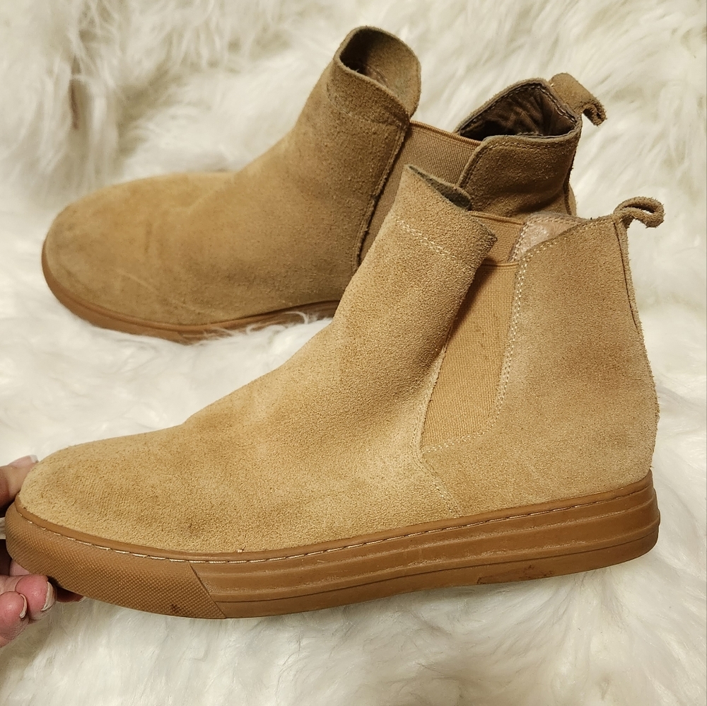 Dirty Laundry/ Tan Slip On Ankle Boots